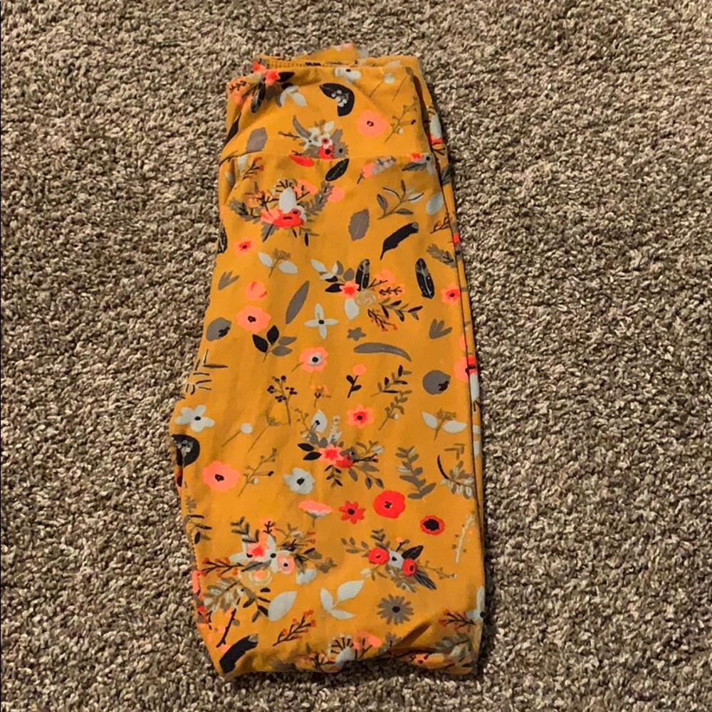 OS vintage floral Lularoe leggings.